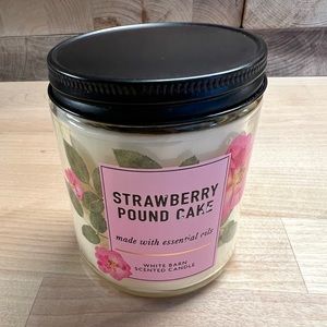 White Barn Strawberry Pound Cake candle, new